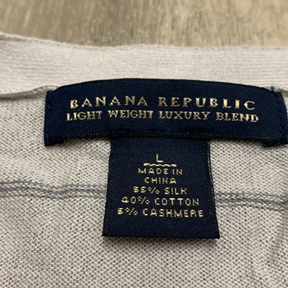 Banana‎ Republic Cashmere Silk Blend V-Neck Stripe Lightweight Pullover Sweater